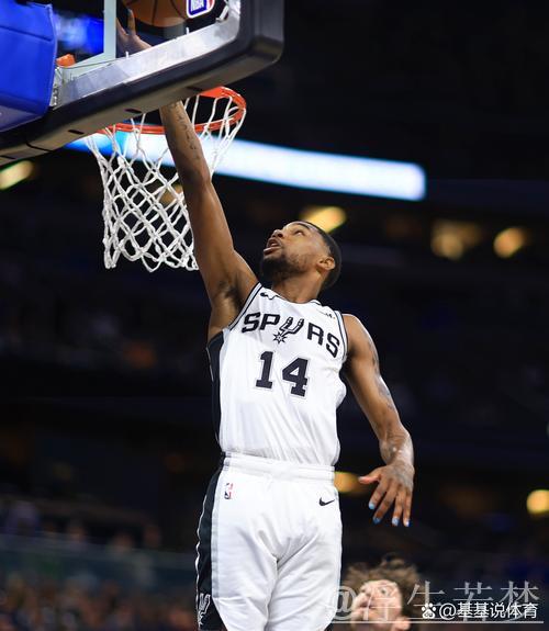 伦纳德单骑劈扣霸气十足 默里强势回应暴扣对飙 伦纳德单骑劈扣霸气十足 默里强势回应暴扣对飙